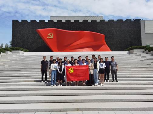 发展党支部开展主题党日活动(图2)