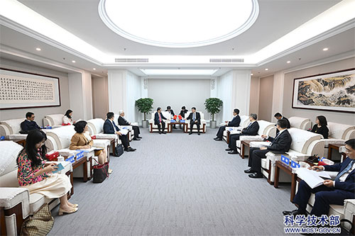 科技部部长阴和俊会见越南科技部部长黄成达(图2)
